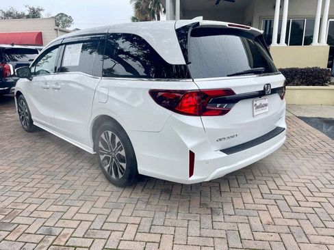 Used 2025 Honda Odyssey Elite image 3
