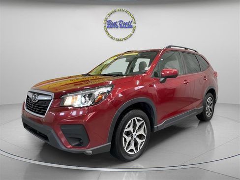 Used 2019 Subaru Forester Premium w/ All-Weather Package image 2