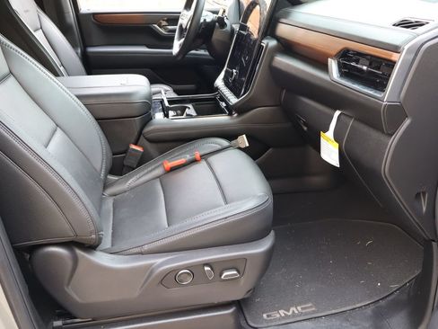 Used 2025 GMC Yukon Denali w/ Sun & Power Step Package RWD image 13
