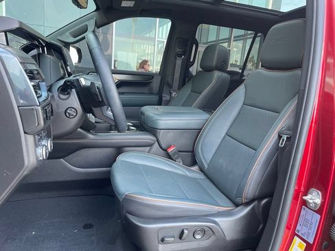 Used 2025 GMC Yukon AT4 w/ AT4 Premium Package AWD/4WD image 11