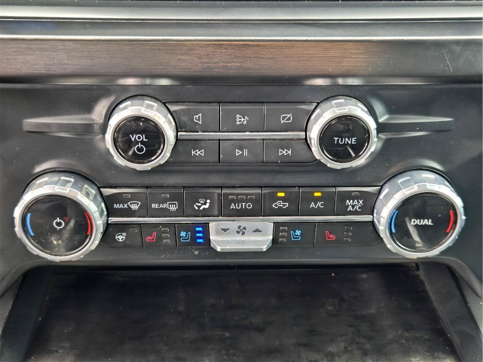 Used 2023 Ford F350 Lariat w/ Lariat Ultimate Package AWD/4WD image 18