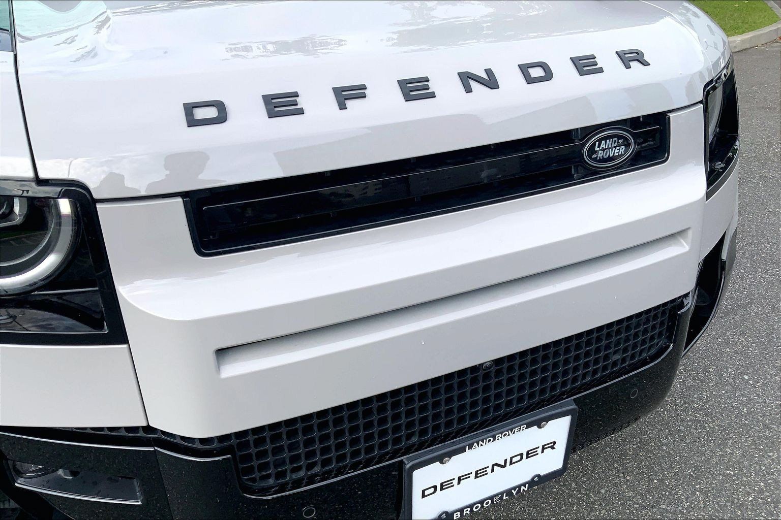 Certified 2026 Land Rover Defender 110 X-Dynamic SE AWD/4WD image 6