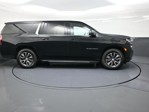 Used 2021 Chevrolet Suburban LT w/ LT Signature Package image 2