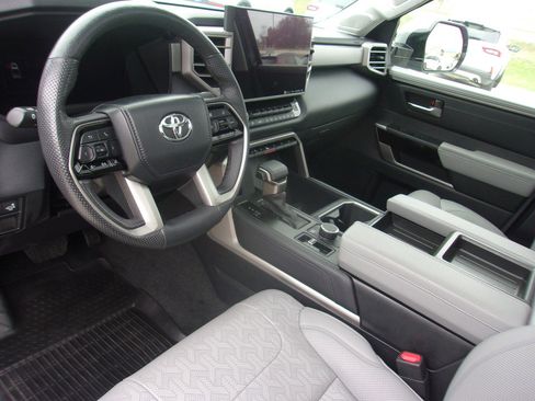 Used 2024 Toyota Tundra Limited image 9