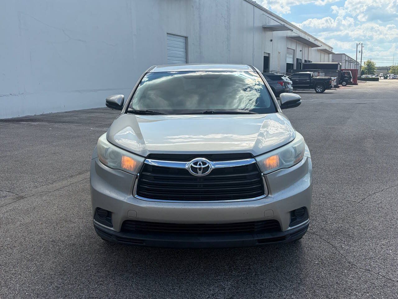 Used 2016 Toyota Highlander LE FWD image 3