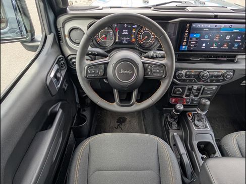 Used 2024 Jeep Wrangler Willys image 7