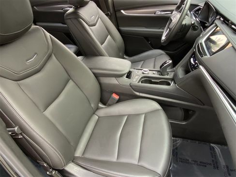 Certified 2024 Cadillac XT6 Luxury image 11