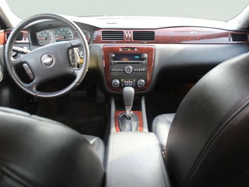 Used 2010 Chevrolet Impala LT w/ Luxury Edition Package FWD image 8