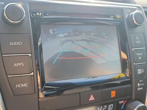 Used 2015 Toyota Camry XLE FWD image 31