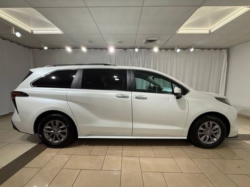 Certified 2024 Toyota Sienna XLE image 6