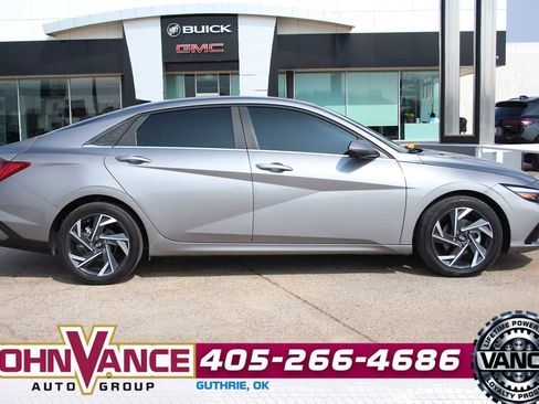 Used 2024 Hyundai Elantra Limited image 11