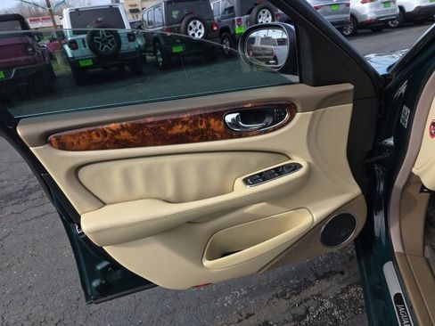 Used 2007 Jaguar XJ8 image 12