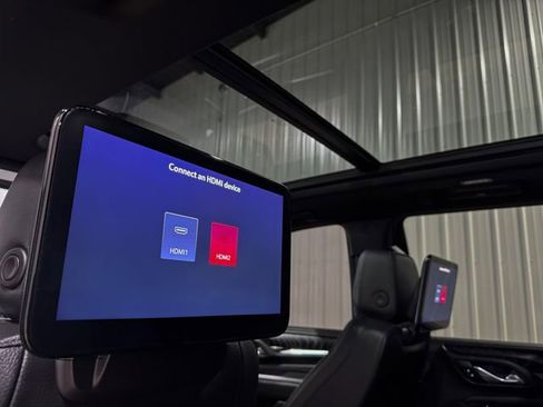 Used 2023 GMC Yukon Denali w/ Advanced Technology Package image 24