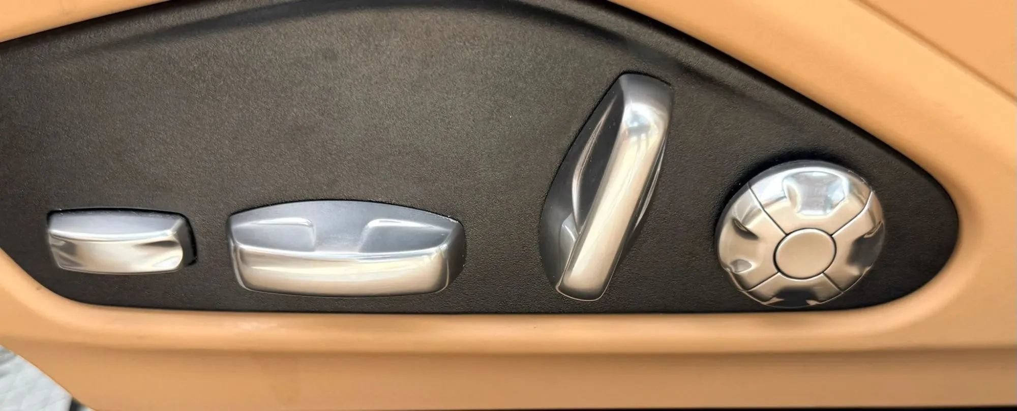 Used 2018 Porsche Panamera 4 AWD/4WD image 10