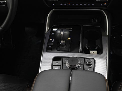Certified 2024 MAZDA CX-90 Plug-In Hybrid w/ Preferred AWD/4WD image 17