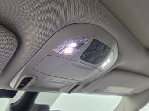 Used 2022 Chrysler Pacifica Limited w/ Uconnect Theater Family Group FWD image 34