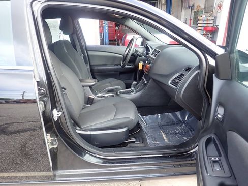 Used 2013 Dodge Avenger SE FWD image 21