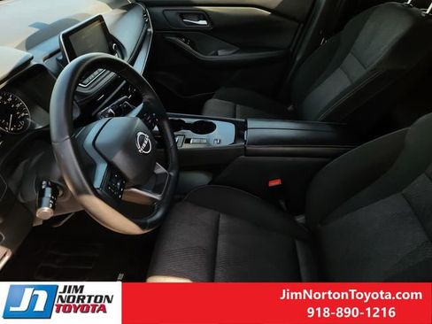 Used 2025 Nissan Rogue SV image 13