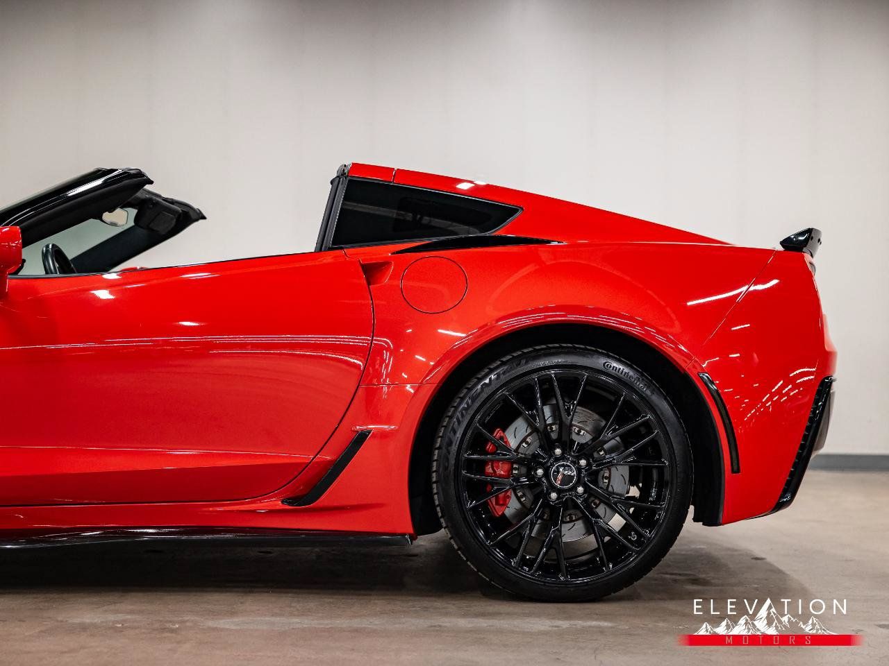 Used 2015 Chevrolet Corvette Z06 w/ 3LZ Preferred Equipment Group RWD image 27