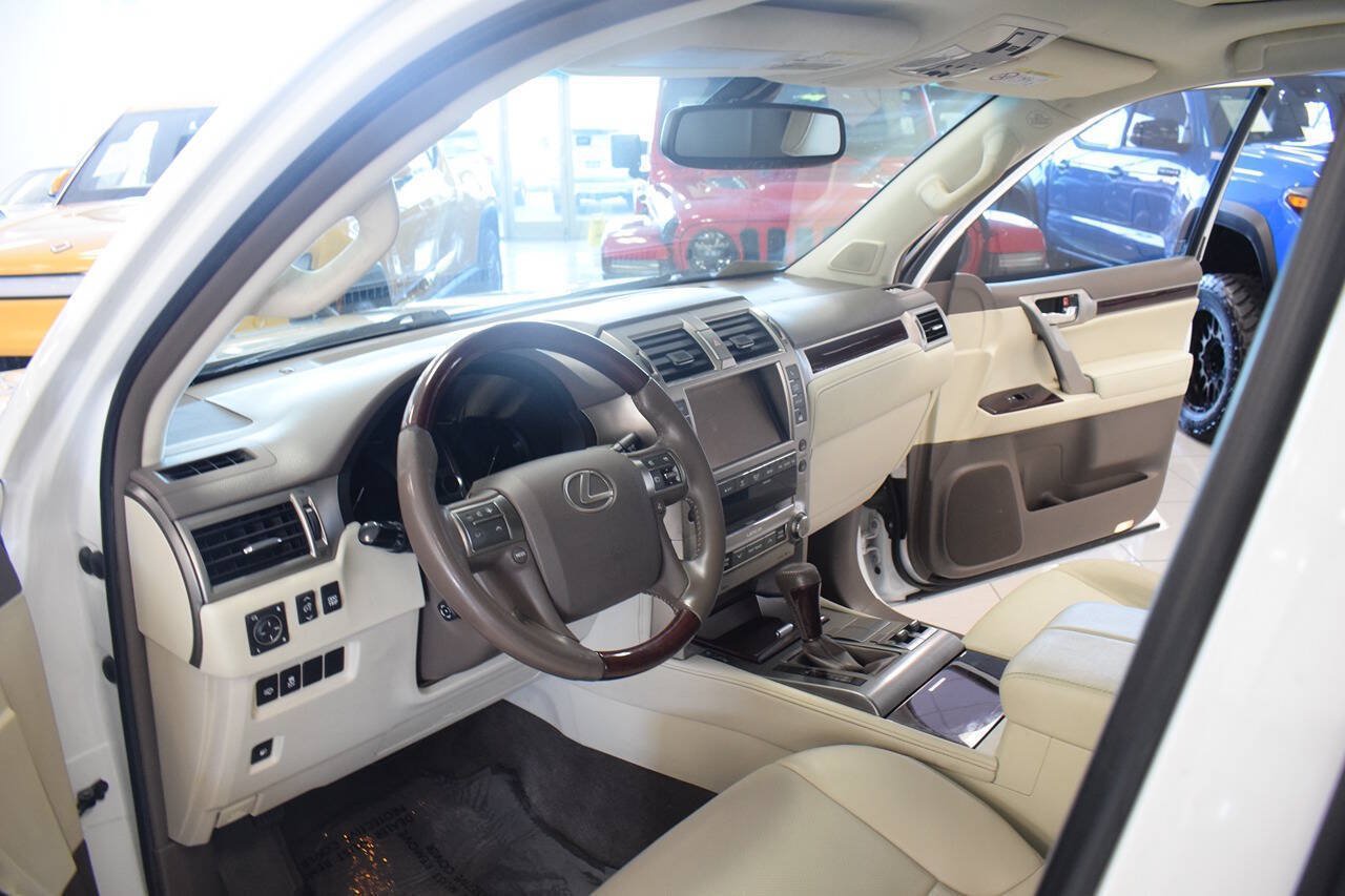 Used 2014 Lexus GX 460 w/ Premium Package AWD/4WD image 19