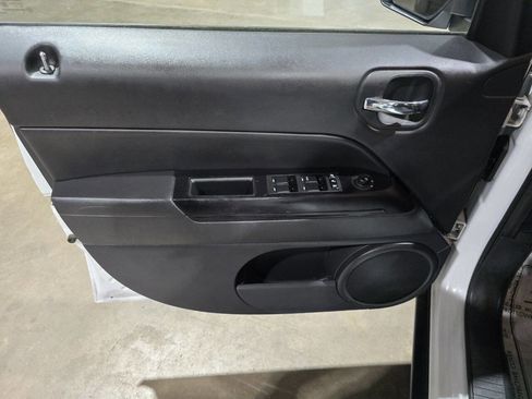 Used 2016 Jeep Patriot Latitude image 23