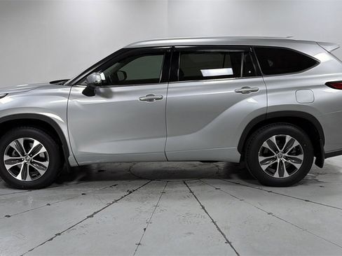Used 2022 Toyota Highlander XLE image 8