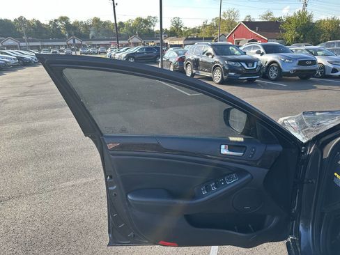 Used 2016 Kia Cadenza Premium image 13