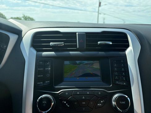 Used 2015 Ford Fusion SE w/ Equipment Group 201A FWD image 16