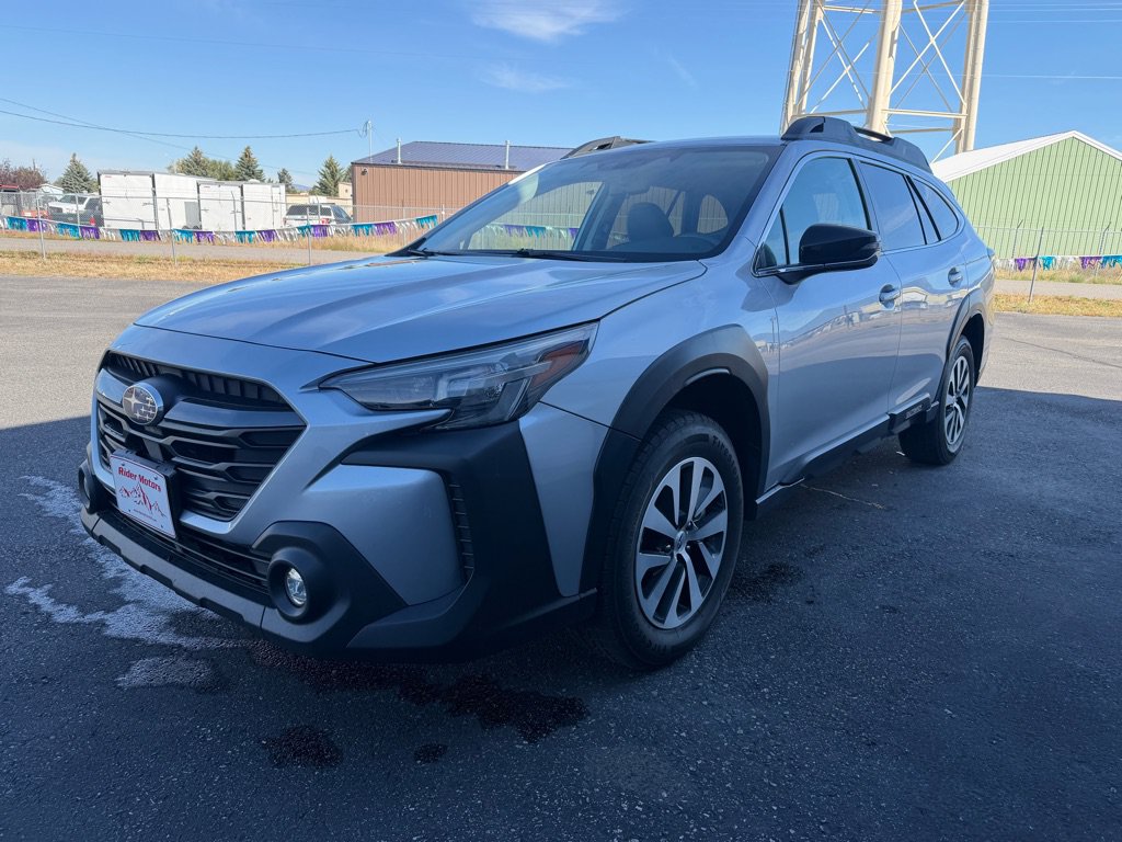 Used 2023 Subaru Outback Premium AWD/4WD image 2