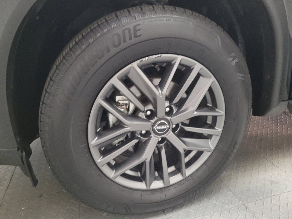 Used 2024 Nissan Rogue S FWD image 31
