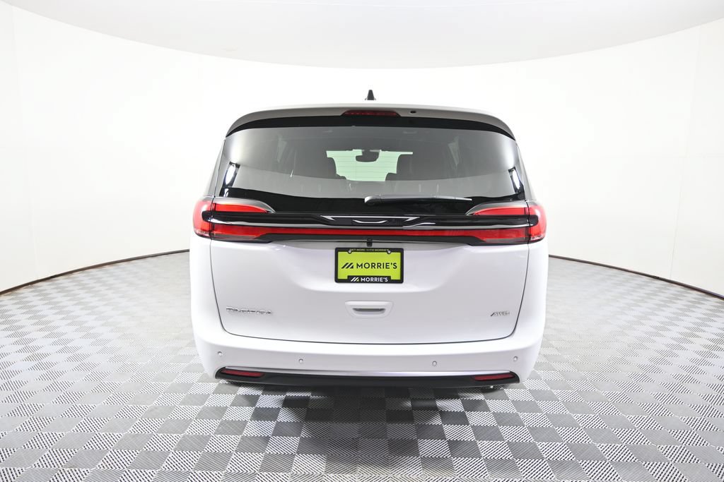 New 2027 Chrysler Pacifica Select AWD/4WD image 5