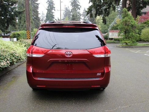 Used 2011 Toyota Sienna XLE w/ Entertainment Pkg AWD/4WD image 12