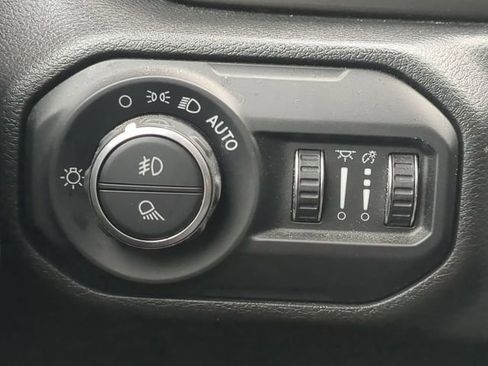 Certified 2021 Jeep Gladiator Sport AWD/4WD image 24