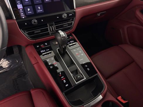Certified 2025 Porsche Macan GTS AWD/4WD image 25
