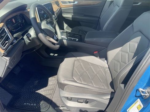 New 2025 Volkswagen Atlas SE image 13