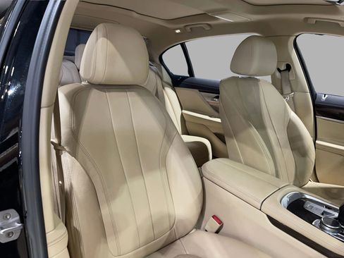 Used 2018 BMW 740i image 28