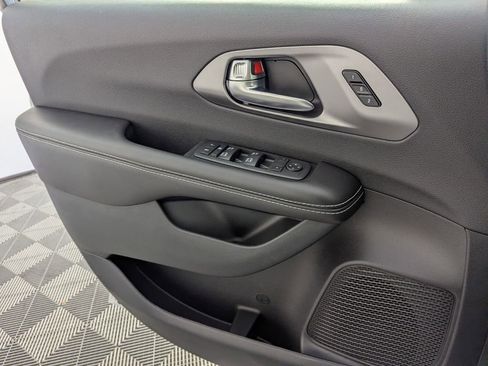 New 2026 Chrysler Pacifica Select w/ S Appearance Package image 27