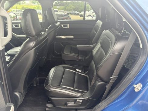 Used 2020 Ford Explorer XLT w/ Equipment Group 202A AWD/4WD image 7