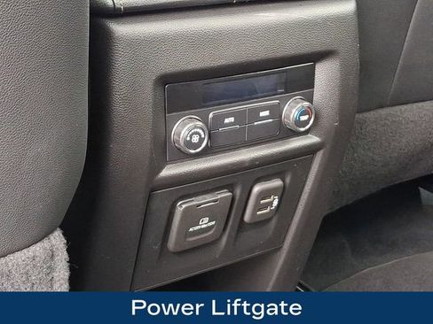 Used 2023 Chevrolet Traverse LT w/ LT Premium Package AWD/4WD image 19