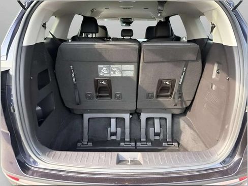 Used 2024 Kia Carnival LX FWD image 6