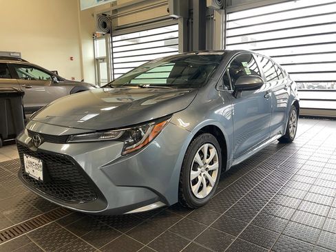 Used 2022 Toyota Corolla LE image 3