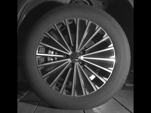 Certified 2025 Volkswagen Tiguan S w/ 18" Wheel Package AWD/4WD image 12