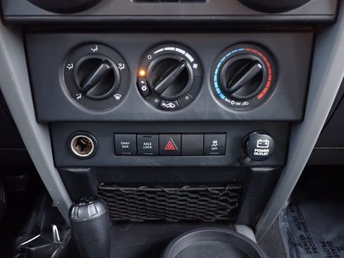 Used 2010 Jeep Wrangler Unlimited Rubicon AWD/4WD image 17