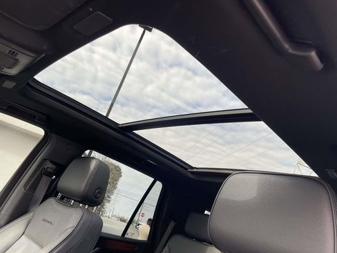 Used 2025 GMC Yukon Denali w/ Sun & Power Step Package image 20