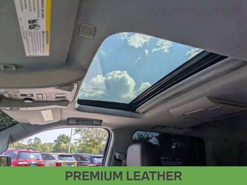 Used 2020 Cadillac Escalade Premium Luxury image 17