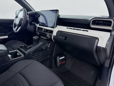 Certified 2024 Toyota Tacoma TRD Off-Road AWD/4WD image 30