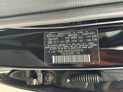 New 2025 Hyundai Elantra Limited image 32