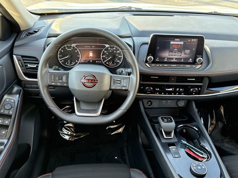 Used 2025 Nissan Rogue SV AWD/4WD image 19