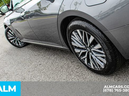 Used 2024 Nissan Altima 2.5 SV FWD image 14