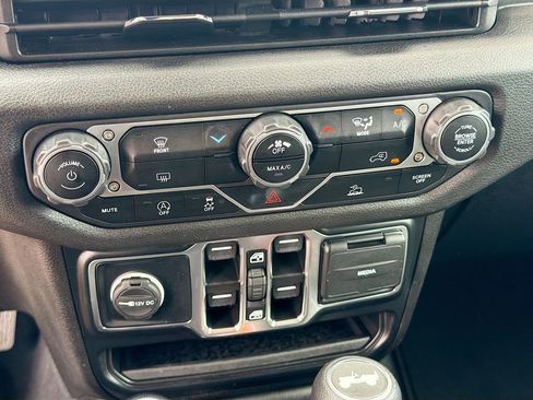 Used 2024 Jeep Wrangler Sport S AWD/4WD image 27